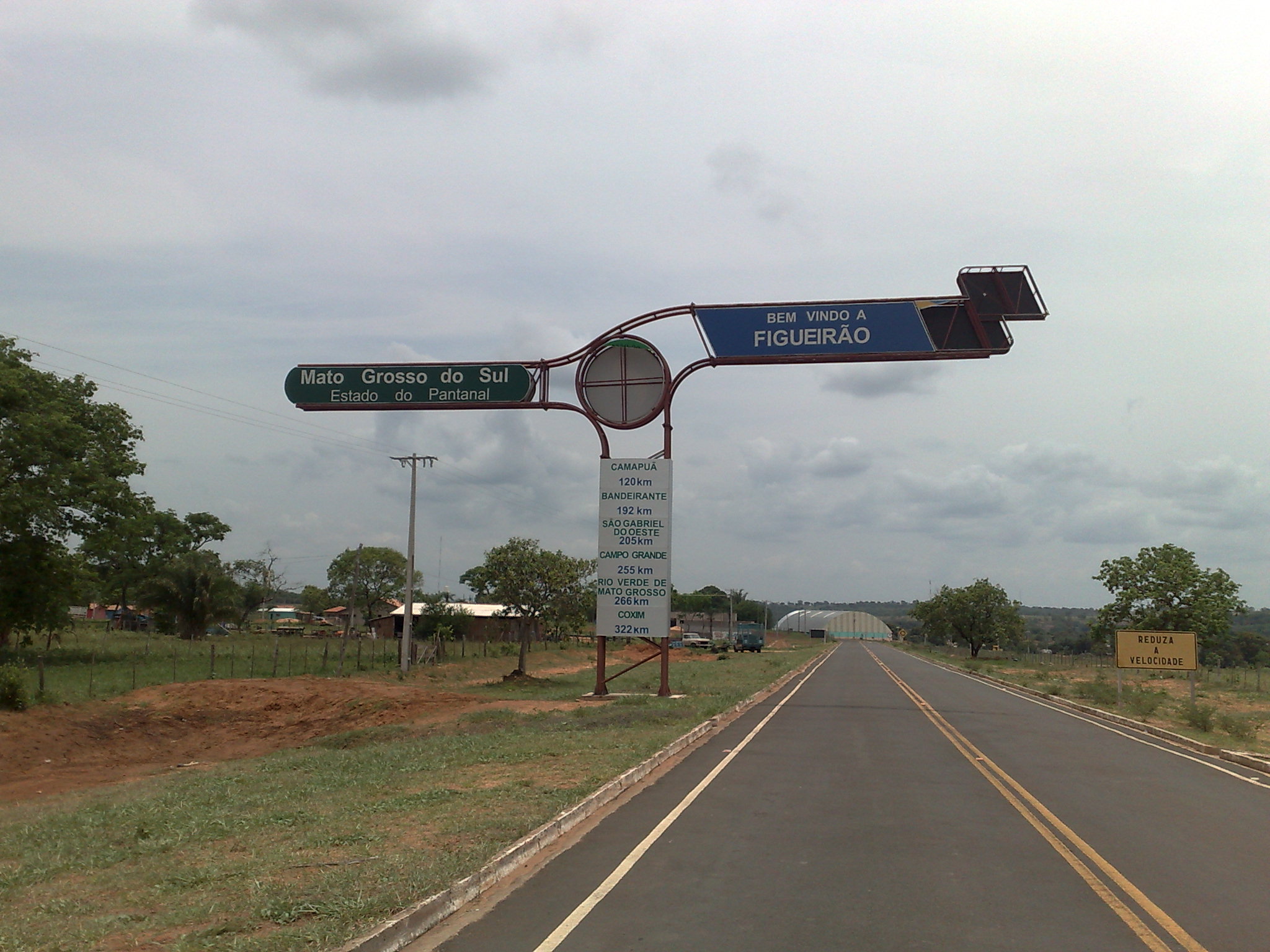 Placa de entrada do município de Figueirão, Mato Grosso do Sul